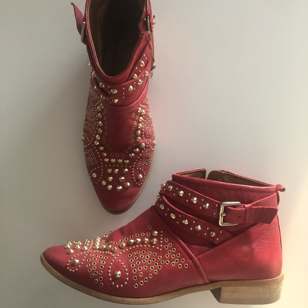 Unique real leather red boots with golden studs 37
